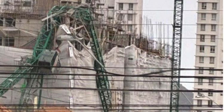 Cierre de tránsito y preparativos para retirar pasarela Yolanda ante riesgo de colapso en medio de sistema frontal