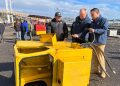 Seremi de Economía y director regional de Sercotec visitan Caleta Portales para evaluar daños tras intensas marejadas y fallas en una grúa