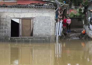 Tras las inundaciones: cómo reconocer las señales de alerta y consultar a tiempo para evitar complicaciones de salud