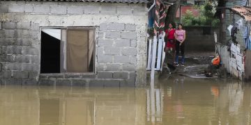 Tras las inundaciones: cómo reconocer las señales de alerta y consultar a tiempo para evitar complicaciones de salud