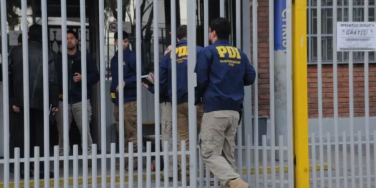 Frustran ataques de dos menores de 10 y 11 años en colegios de Santiago y La Araucanía