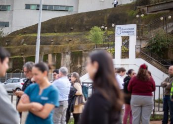 Gobierno Regional de Valparaíso visitó Escuela Intercultural Laguna Verde y compromete apoyo para su recuperación