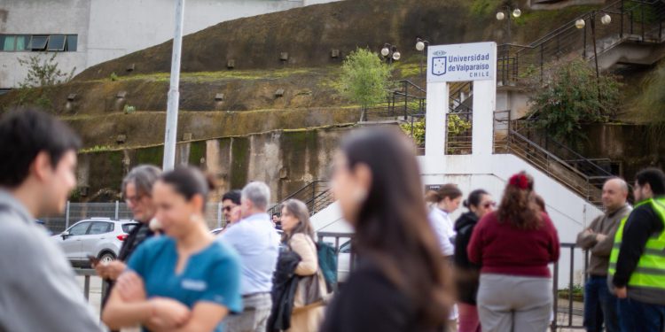 Gobierno Regional de Valparaíso visitó Escuela Intercultural Laguna Verde y compromete apoyo para su recuperación