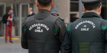 Gendarmería desvincula a cuatro funcionarios por red para cometer delitos en Santiago 1