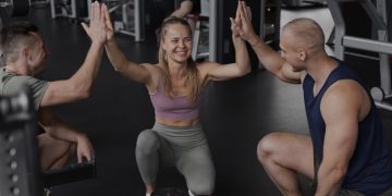 Crece tendencia de gimnasios como lugar para compartir en comunidad, junto al entrenamiento