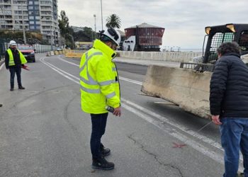 Anuncian reapertura de avenida Altamirano con tránsito unidireccional tras socavón