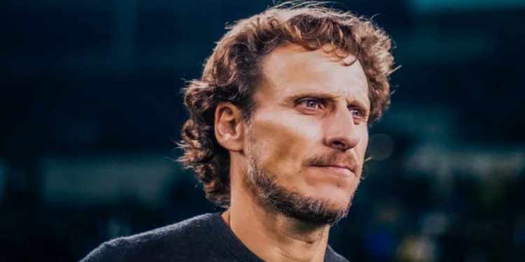Diego Forlán asume como DT interino de Uruguay tras la era Bielsa