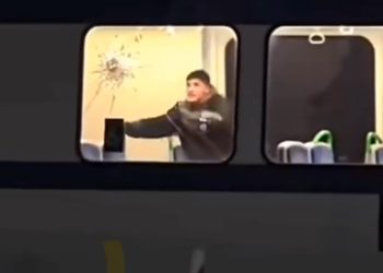 Buscan a sujeto que apuñaló a pasajero en metro de Valparaíso y rompió ventana del vagón para huir