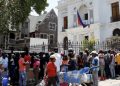 Registran disturbios en la Embajada de Haití luego que decenas de migrantes ingresaran a la fuerza al lugar