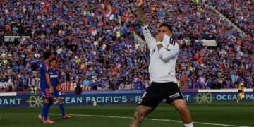 Colo Colo sacó 13 puntos de ventaja a la U tras vencer a los azules en el Nacional