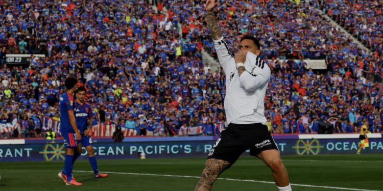 Colo Colo sacó 13 puntos de ventaja a la U tras vencer a los azules en el Nacional