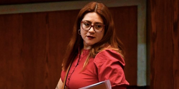 Endeudamiento juvenil: experto recomienda no comprometer más del 30% del sueldo en créditos