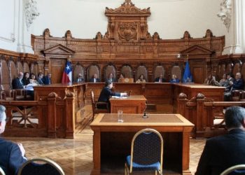 Endeudamiento juvenil: experto recomienda no comprometer más del 30% del sueldo en créditos