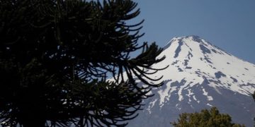Volcán Villarrica entra en Alerta Amarilla por aumento de sismicidad y posible ascenso de lava