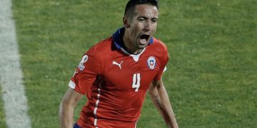 Mauricio Isla anuncia su retiro del fútbol profesional