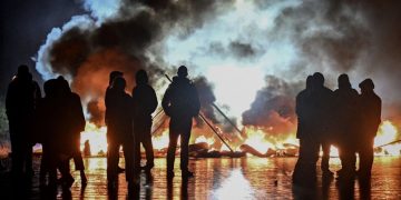 Protestas estudiantiles aumentan la presión sobre gobierno de Macron en Francia