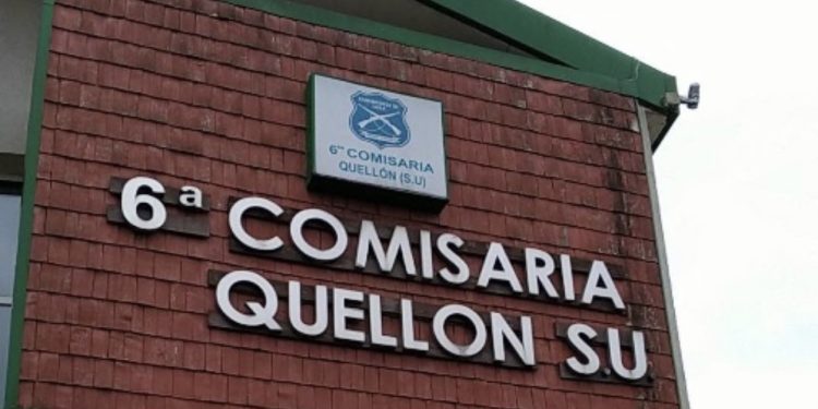 Formalizan a carabinero por obligar a estudiante a desvestirse frente a compañeros en liceo de Quellón