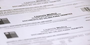 Detienen a dos médicos en La Serena por emitir licencias falsas con las cuales habrían defraudado a Fonasa por $11 mil millones