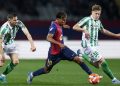 Con polémica Betis de Pellegrini cayó goleado ante Barcelona