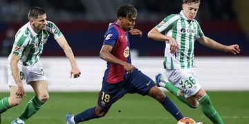 Con polémica Betis de Pellegrini cayó goleado ante Barcelona