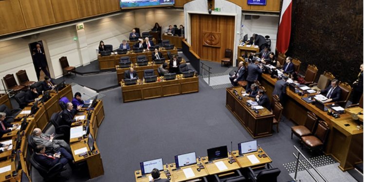 Senado despacha a ley proyecto que busca agilizar las expulsiones administrativas de extranjeros