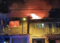 Incendio que afectó a tres viviendas en La Calera dejó 30 damnificados y dos lesionados