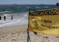 Prohíben el baño en playa de Ventanas ante la presencia de fragata portuguesa